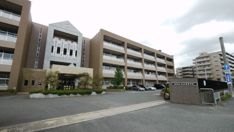 福岡県立城南高等学校 -城南区 | 文部科学省が科学技術や理科・数学を重点的に行う学校として指定している進学校 | 住所:〒814-0111 福岡県福岡市城南区茶山6丁目21-1 | 交通:福岡市営地下鉄七隈線「茶山」駅より 徒歩5分 西鉄バス「荒江団地前」バス停より 徒歩7分