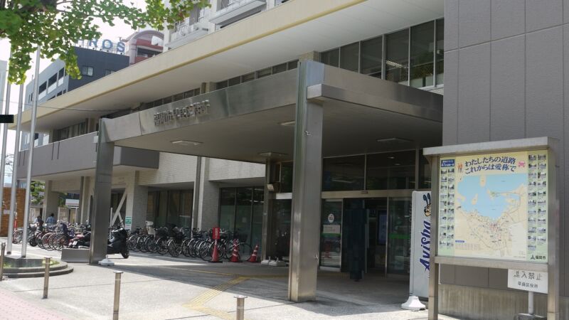 早良区役所 -早良区 | 早良区の暮らしを支える区役所 | 住所:〒814-8501 福岡市早良区百道2丁目1-1 | 交通:福岡市地下鉄空港線「藤崎」駅より 徒歩2分 他