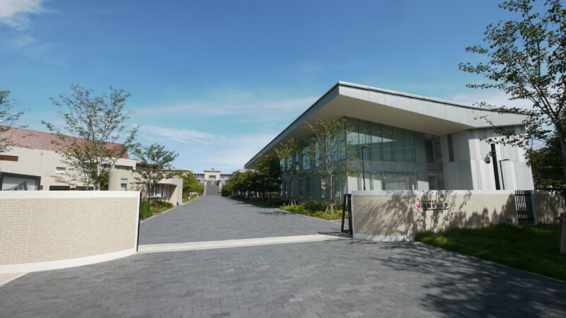 福岡県立福岡女子大学 -東区 | 時代に柔軟に対応できる豊かな知識・確かな判断力・しなやかな適応力を持つ女性の育成を目指す大学 | 住所:〒813-8529 福岡市東区香住ヶ丘1丁目1-1 | 交通:地下鉄・西鉄貝塚線「西鉄香椎花園」駅より 徒歩10分 JR鹿児島本線「香椎駅」駅より 徒歩15分 他