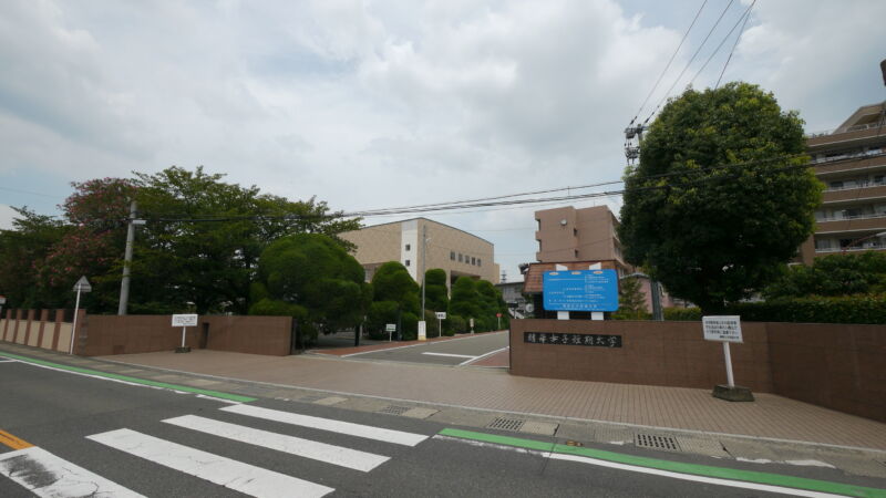 精華女子短期大学 -南区・春日市 | 仏教精神に基づく人格教育を目指す、創立110年以上の伝統ある短期大学 | 住所:〒812-0886福岡市博多区南八幡町2丁目12-1 | 交通:九州新幹線・JR鹿児島本線「南福岡」駅より 徒歩12分 西鉄天神大牟田線「雑餉隈」駅より 徒歩12分 他